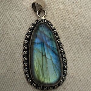 Sterling silver labradorite pendant